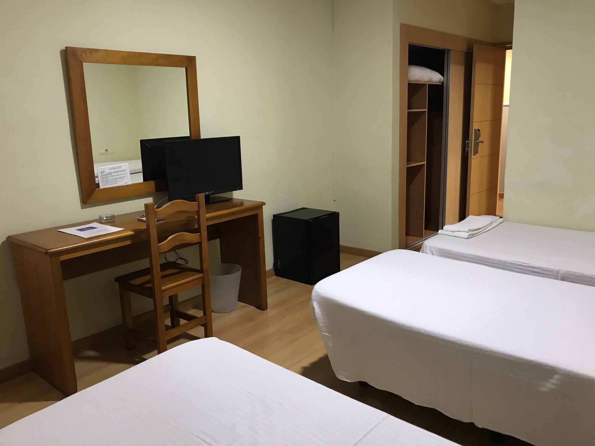 triple room | 1 bedroom, minibar, in-room safe, desk