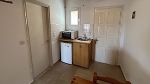 A compact kitchen with a microwave, sink, and small refrigerator. - Kavos Panorama Complex (Corfu)