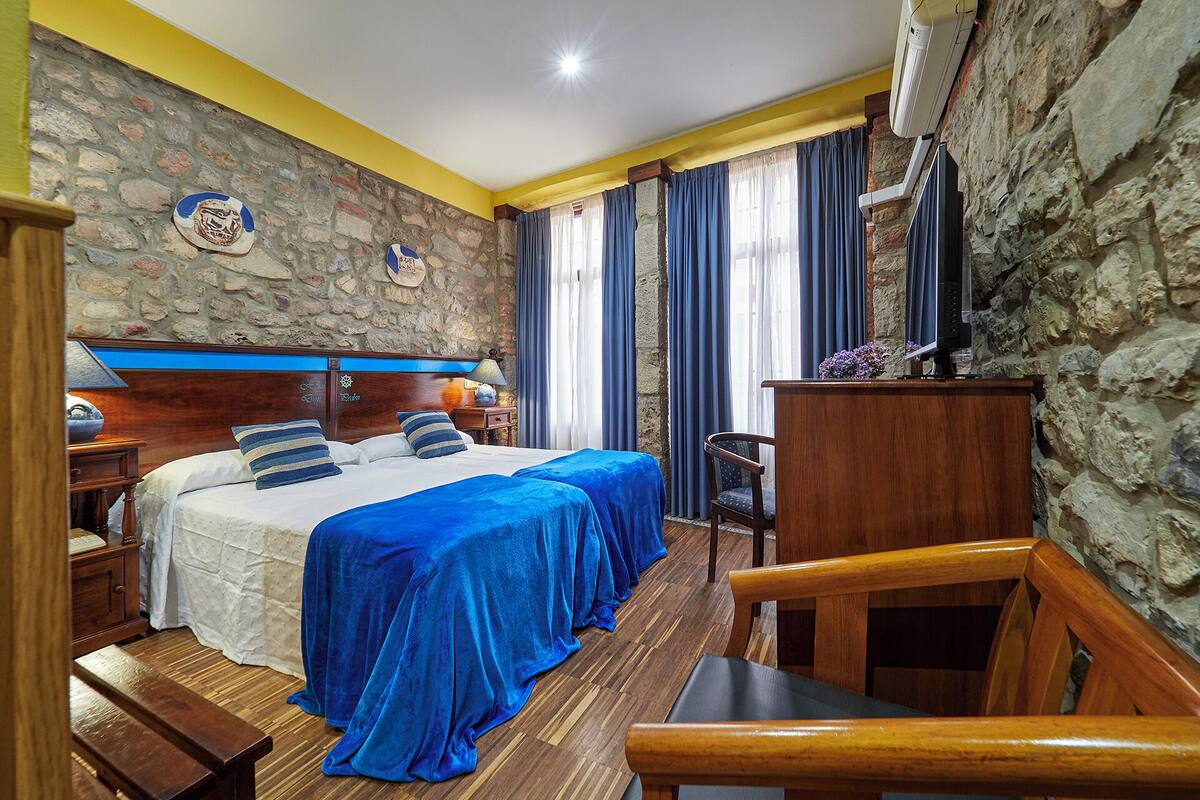 in-room safe, desk, iron/ironing board, rollaway beds