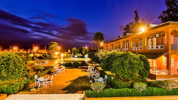 Façade de l’hébergement - soirée/nuit