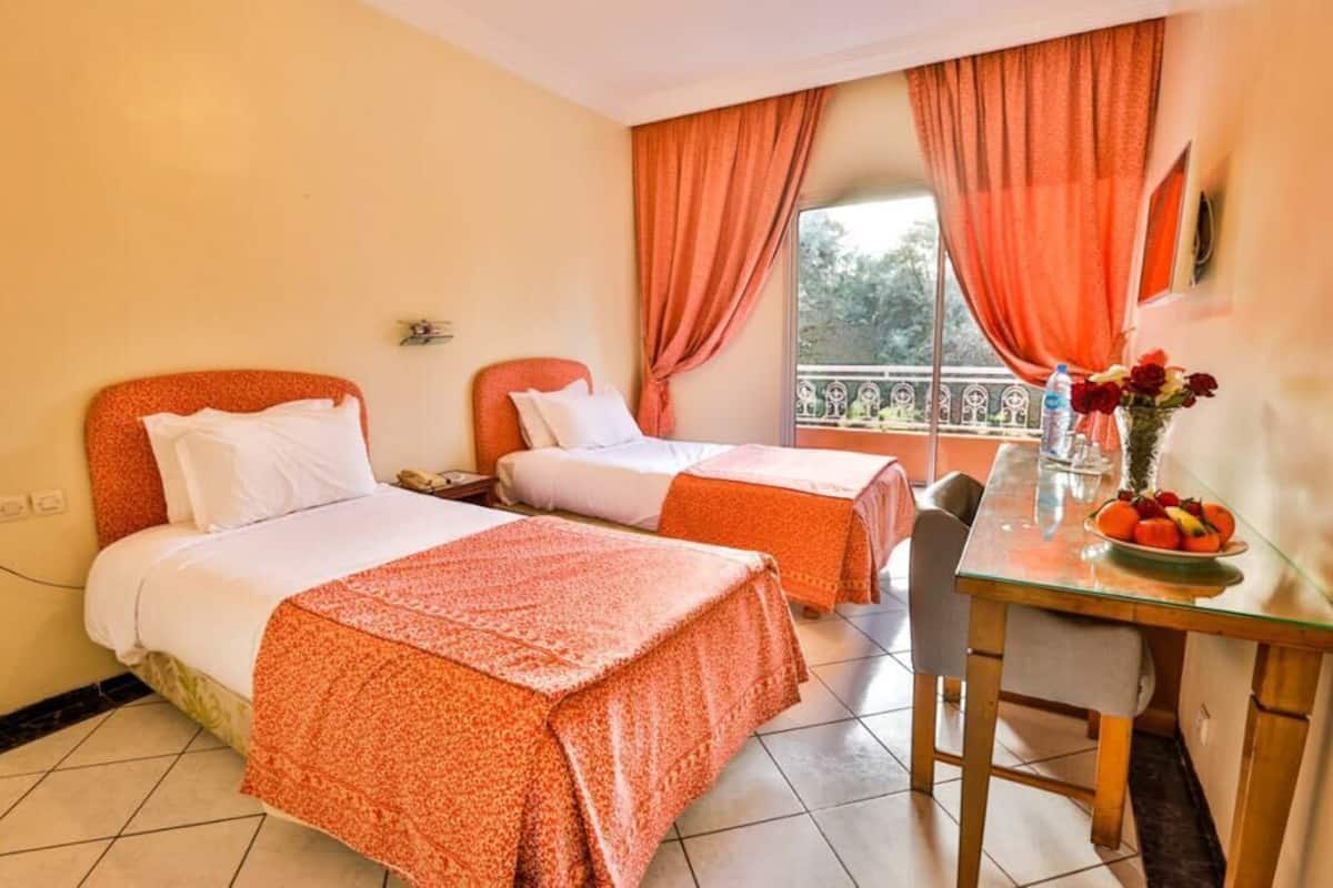 Habitación doble | Escritorio, cortinas opacas, sistema de insonorización y cunas gratuitas