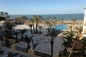 Piscine couverte, piscine extérieure