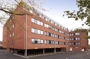 Exterior - Premier Inn London Hanger Lane (London)