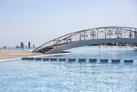 Pool. Kaliakria Resort