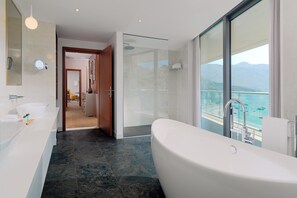 Suite, 1 Bedroom, Sea View | Bathroom | Separate bathtub and shower, deep-soaking bathtub, free toiletries - Sheraton Dubrovnik Riviera Hotel (Zupa dubrovacka)