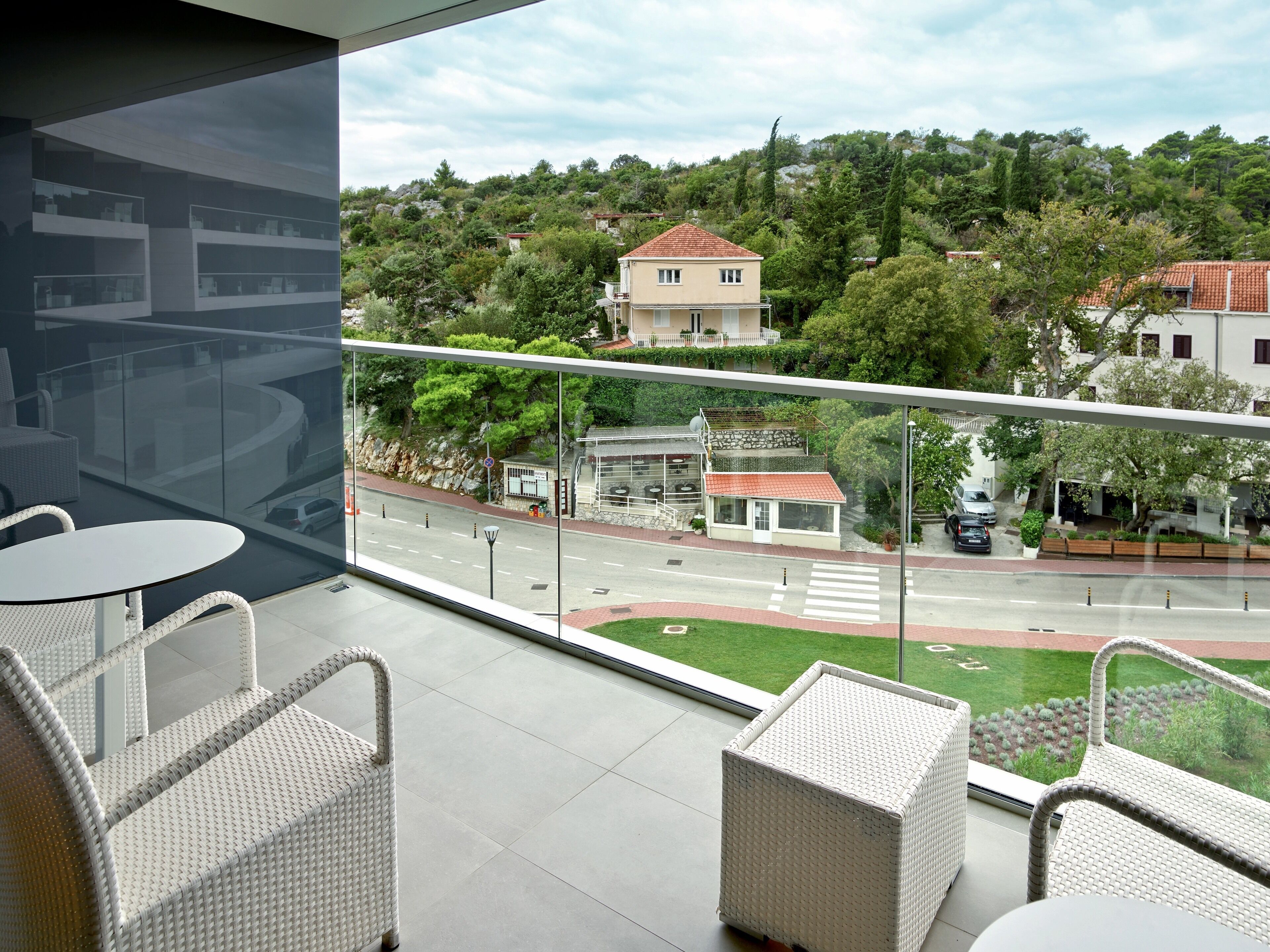 classic twin room, 2 single beds, non smoking, courtyard view | balcony view