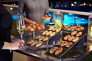 2 restaurants, breakfast, dinner served; international cuisine - Sheraton Dubrovnik Riviera Hotel (Zupa dubrovacka)