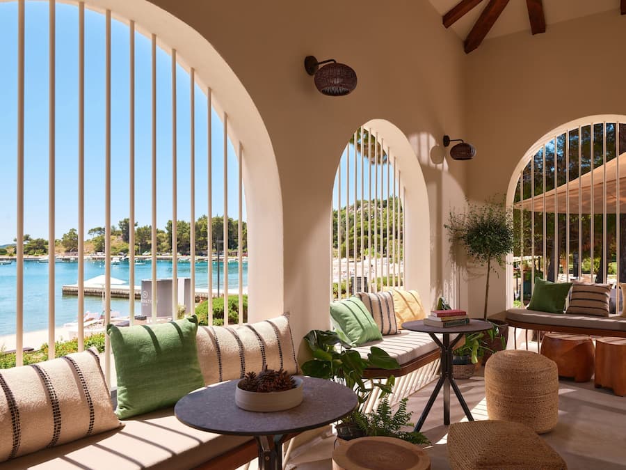 2 restauranter, frokost og middag serveres, internasjonale retter