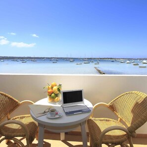Outdoor dining - Hostal LA Savina (Formentera)