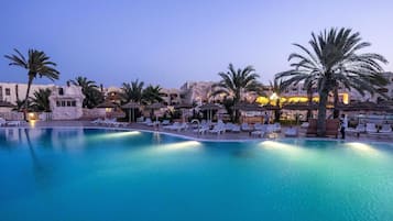 Indoor pool, 4 outdoor pools, pool umbrellas, sun loungers