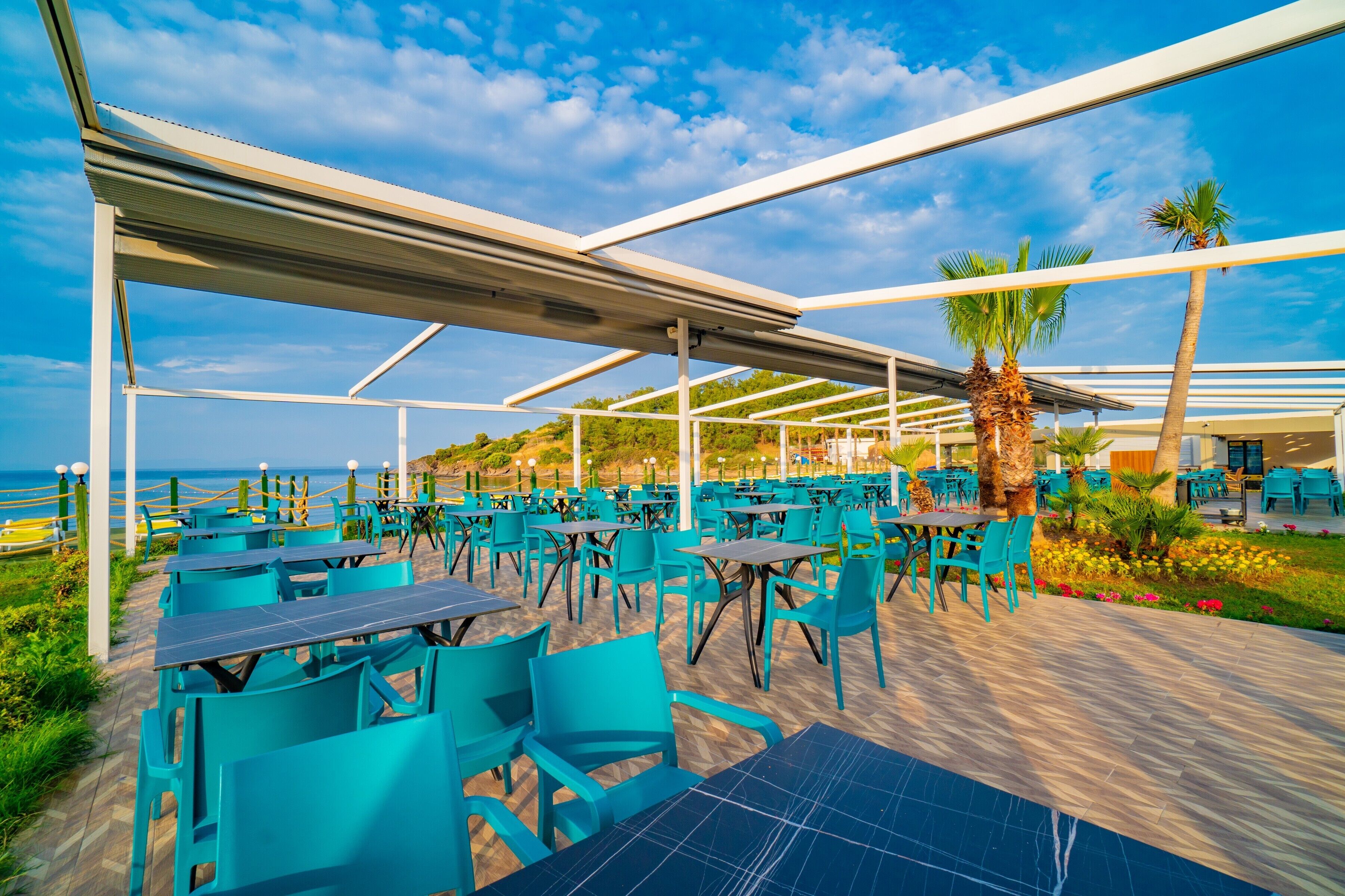 2 bars, bar en bord de piscine