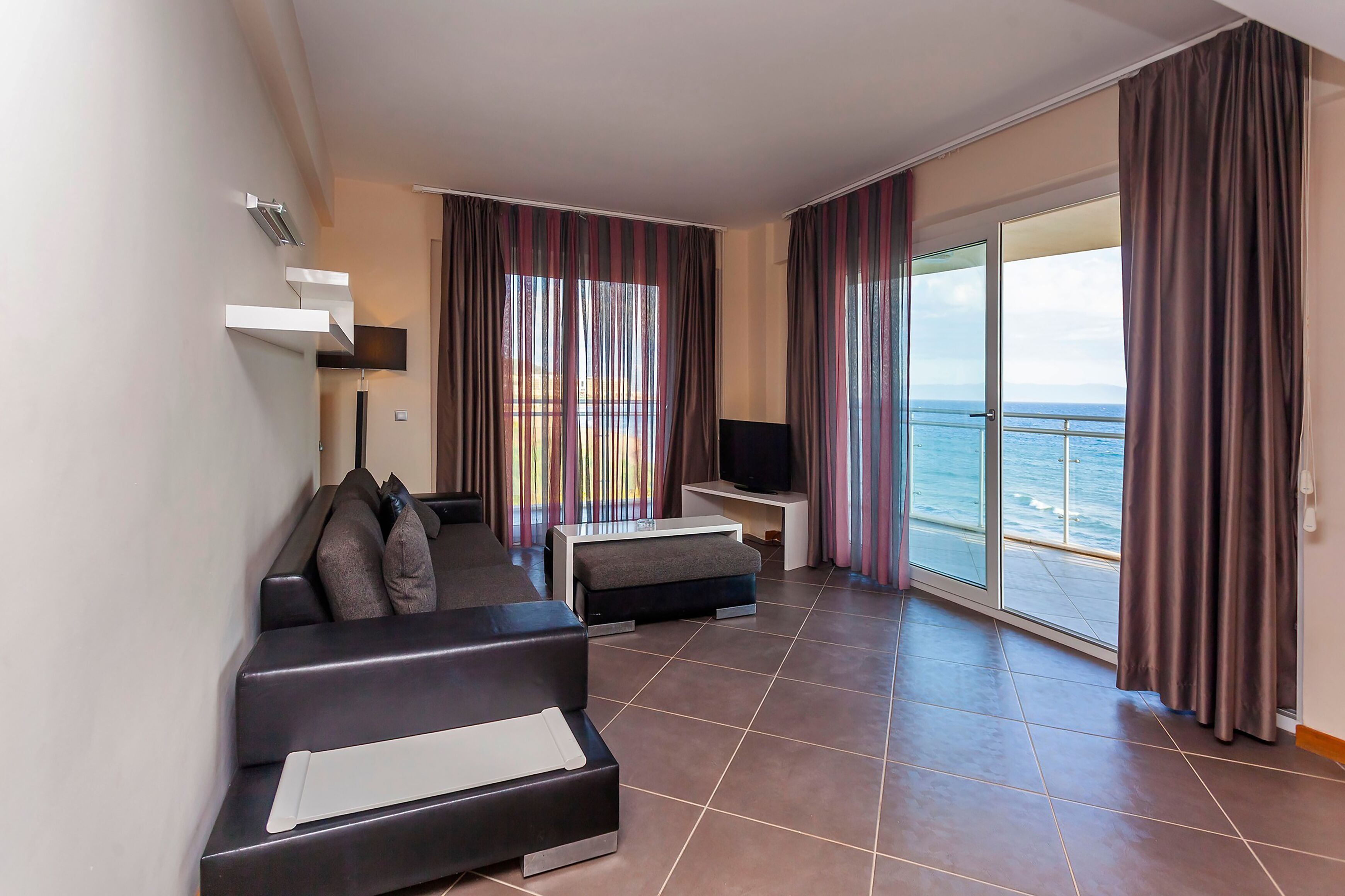 Coffres-forts dans les chambres, Wi-Fi gratuit, draps fournis