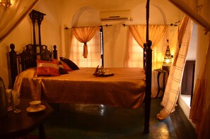 Double Room, Ensuite | Premium bedding, in-room safe, desk, blackout curtains - House of Spices (Zanzibar Town)