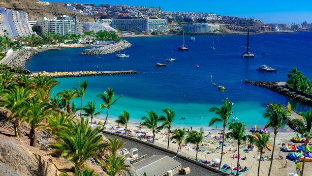 A coastal town with a beach, boats, and a marina. - Apartamentos Malibu (Mogan)