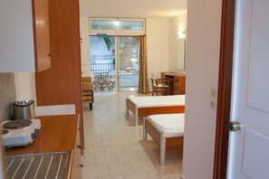 Blackout curtains, bed sheets - Coliseum Studios & Apartments (Rhodes)