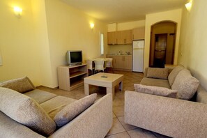 Apartment (4) | Living area