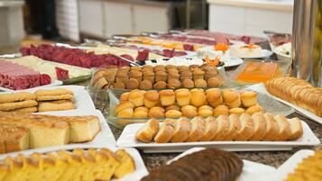 Daily buffet breakfast (EUR 7.50 per person)