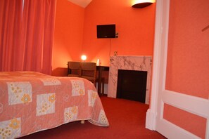 Comfort-Zimmer, 1 Doppelbett | Hochwertige Bettwaren, Schreibtisch, kostenloses WLAN, Bettwäsche