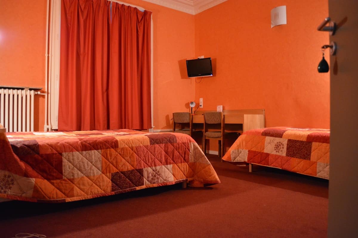 Comfort kamer, 1 tweepersoonsbed | Luxe beddengoed, een bureau, gratis wifi, beddengoed