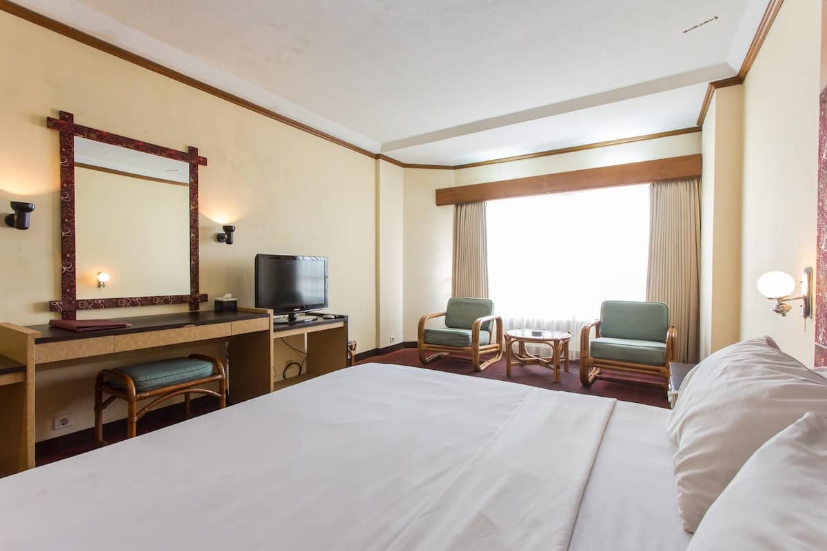 Superior Room, Non Smoking, City View | Premium bedding, minibar, in-room safe, individually decorated
