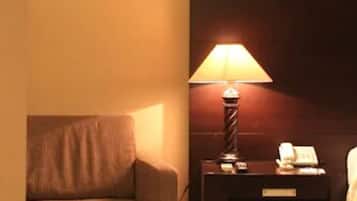 Suite (Pacific) | 1 bedroom, premium bedding, in-room safe, desk