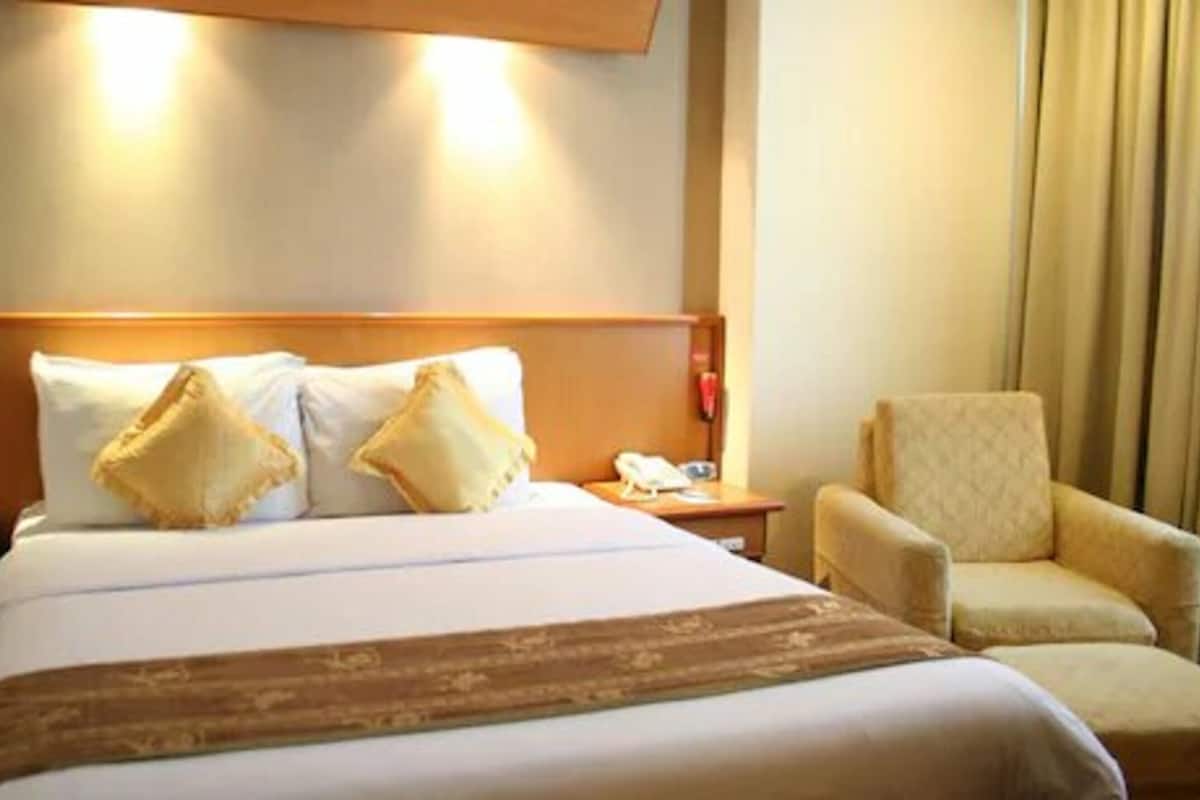 Superior Double Room, City View | 1 bedroom, premium bedding, in-room safe, desk