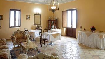 Tägliches inbegriffenes Frühstücksbuffet