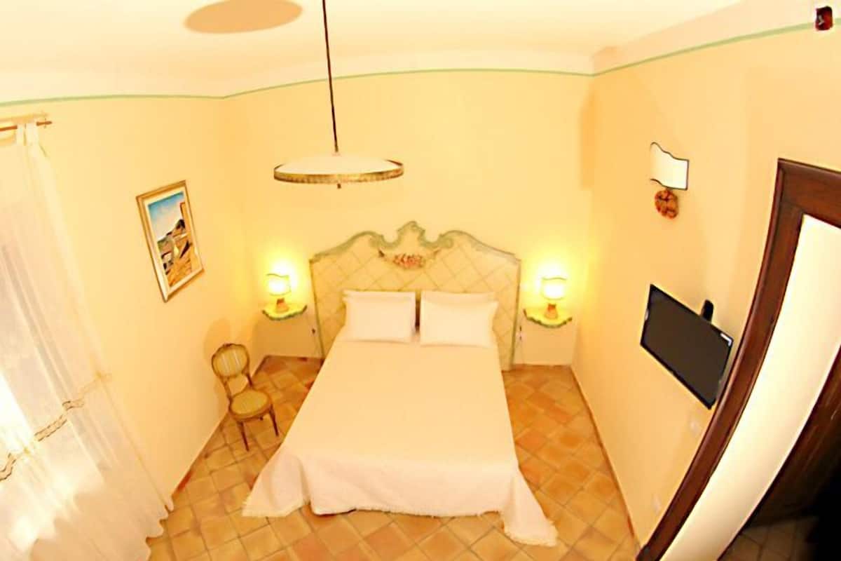 Minibar, in-room safe, desk, soundproofing