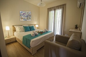 4 bedrooms, premium bedding, in-room safe, individually decorated - Pearls of Crete - Holiday Residences (Sitia)