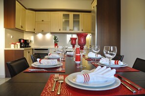 La Regente Pearl | Private kitchen | Full-size fridge, microwave, oven, stovetop - Pearls of Crete - Holiday Residences (Sitia)