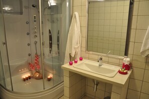 La Regente Pearl | Bathroom shower - Pearls of Crete - Holiday Residences (Sitia)
