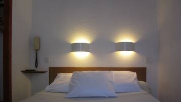 Triple Room | Desk, soundproofing