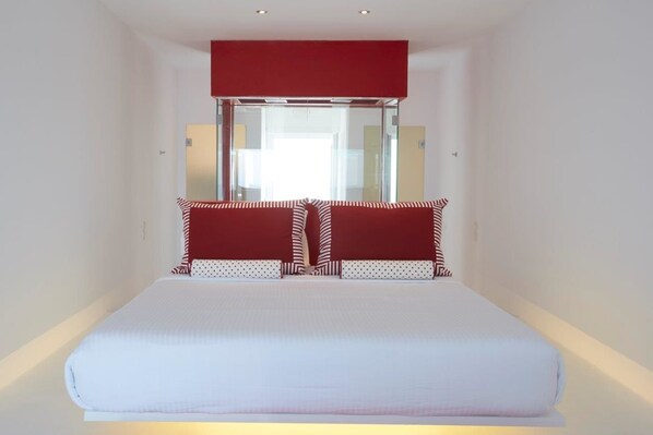 Junior Suite, Jetted Tub | Premium bedding, minibar, in-room safe, soundproofing