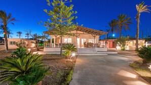 Façade de l’hébergement – soirée/nuit