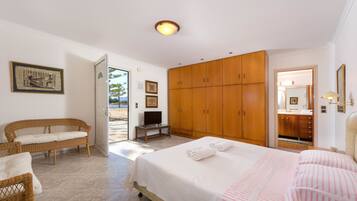 Villa, Sea View, Beachfront | 5 bedrooms, Egyptian cotton sheets, premium bedding, desk