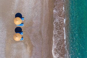 Private beach, sun-loungers, beach umbrellas, beach towels - Villa Maria (Rhodes)