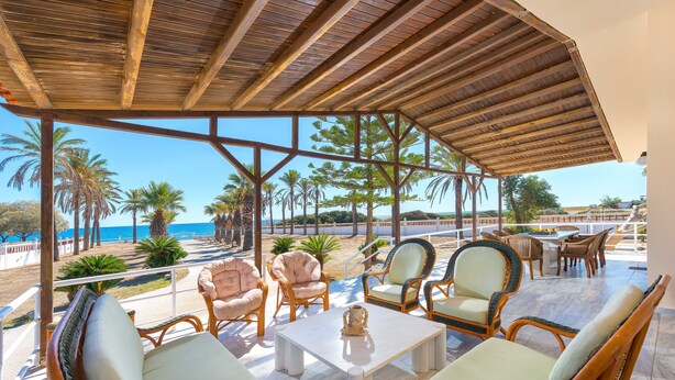 Villa, vue sur la mer, en face de la plage | Terrasse/patio