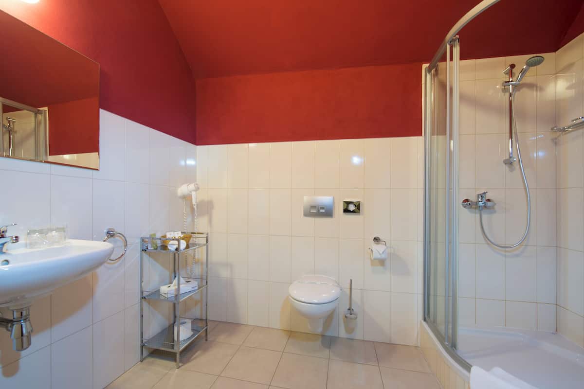 superior room, 1 bedroom | bathroom | shower, free toiletries, hair dryer, bathrobes