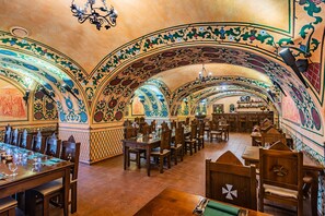 供应晚餐，地方菜