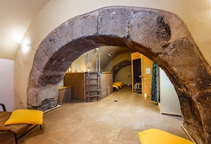 Sauna, Whirlpool, Warmsteinmassagen, Sportmassagen