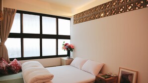 Rollaway beds (surcharge), WiFi (free), bed sheets - 365 Hostel (Tainan)