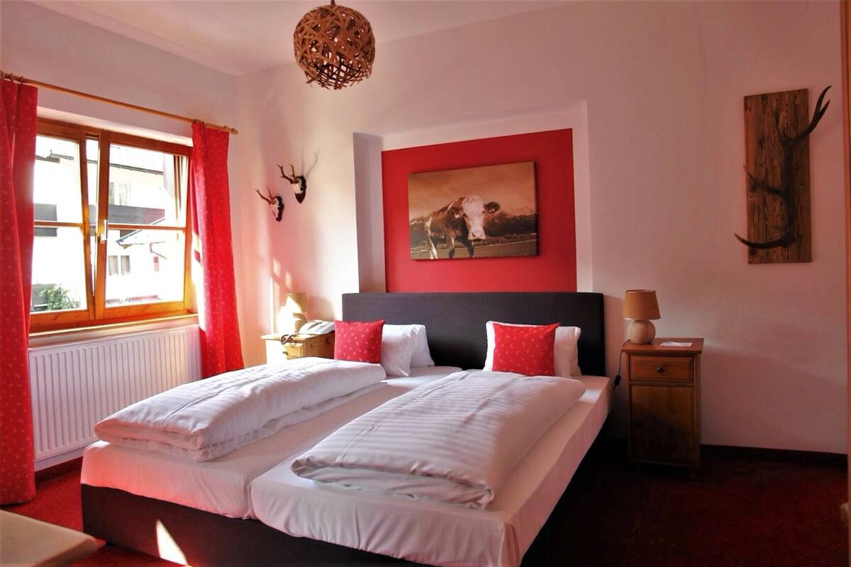 double room | 1 bedroom, in-room safe, desk, soundproofing