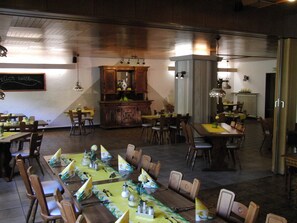 Se sirven cenas y cocina regional