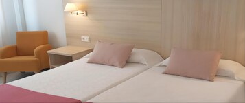 Cortinas blackout, cunas gratuitas y camas plegables/adicionales
