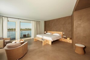Premium bedding, down duvets, minibar, in-room safe