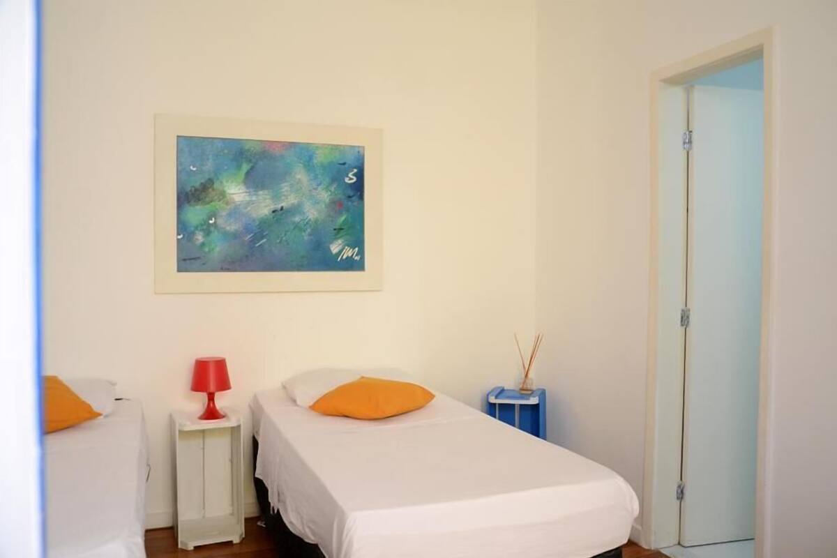 Roupas de cama premium, ferros/tábuas de passar roupa, Wi-Fi de cortesia