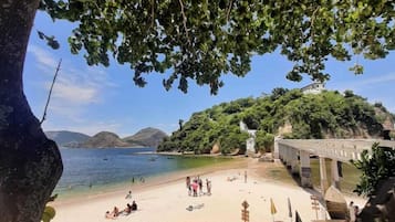 Perto da praia, areia branca