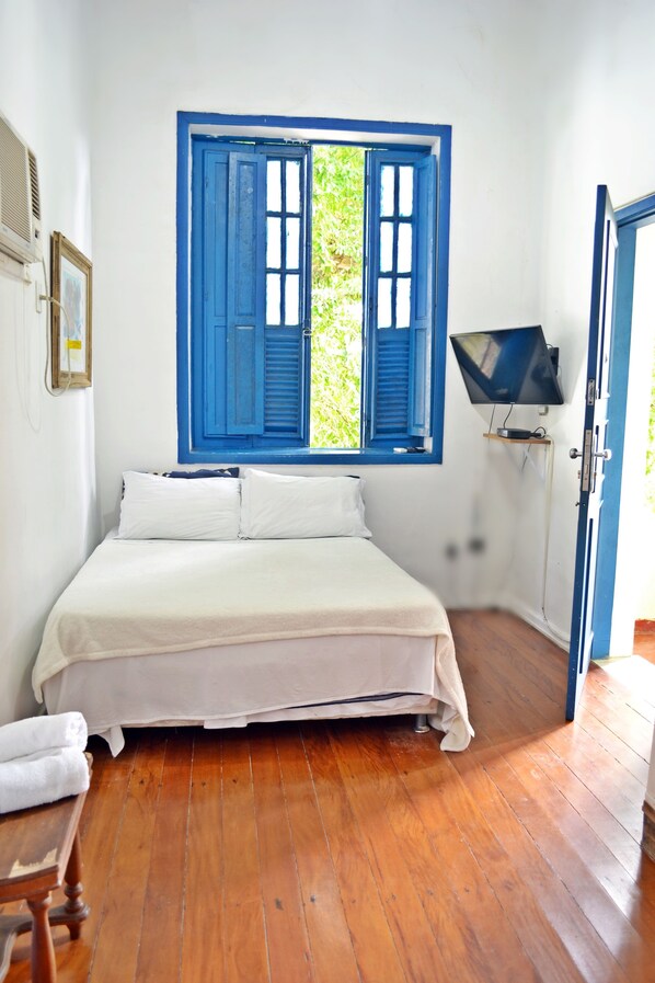 Premium bedding, iron/ironing board, free WiFi, bed sheets