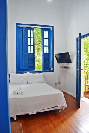Ropa de cama de alta calidad y tabla de planchar con plancha 