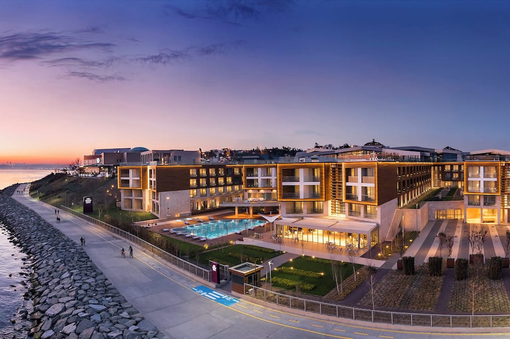 Crowne Plaza Istanbul Florya by IHG